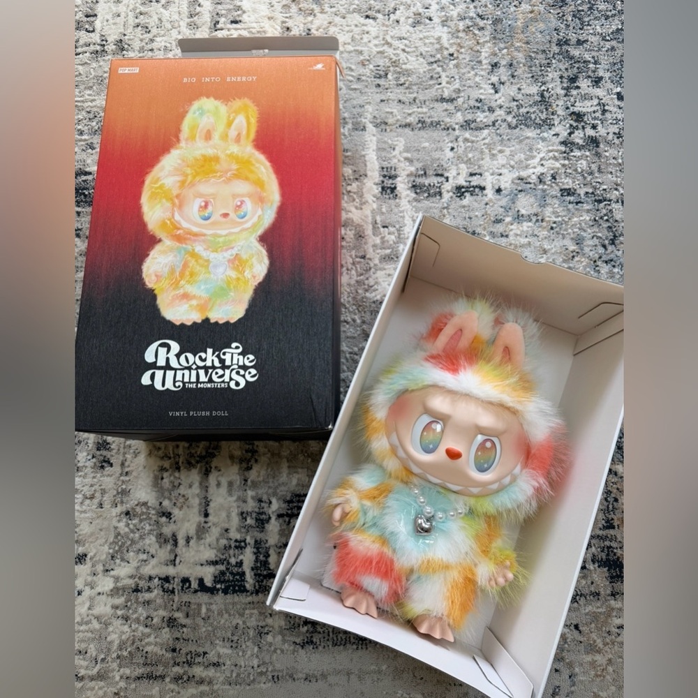 THE MONSTERS Big into Energy Series-ROCK THE UNIVERSE Vinyl Plush Labubu